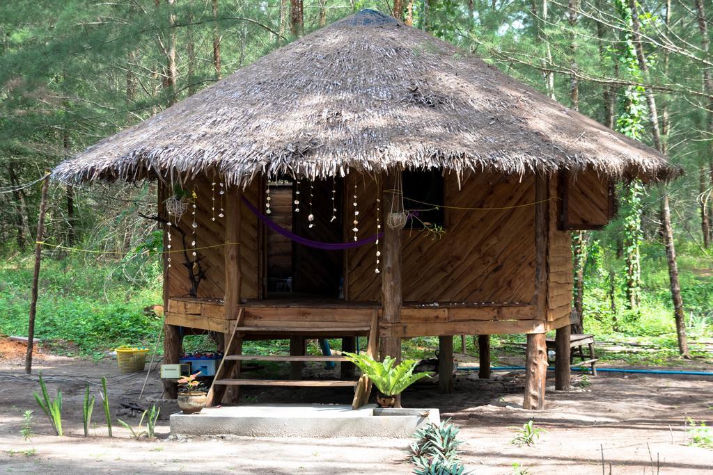 Tawan Bar And Bungalow Hotel Phrathong-sziget Kültér fotó