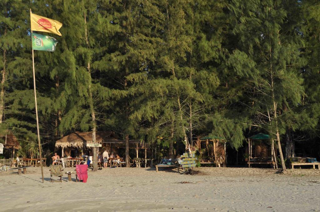 Tawan Bar And Bungalow Hotel Phrathong-sziget Kültér fotó